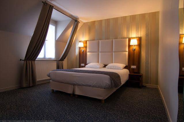Logis Hotel Du Chateau Combourg Eksteriør billede