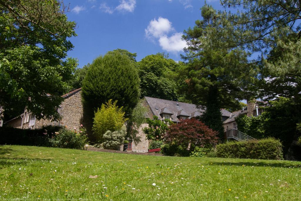 Logis Hotel Du Chateau Combourg Eksteriør billede