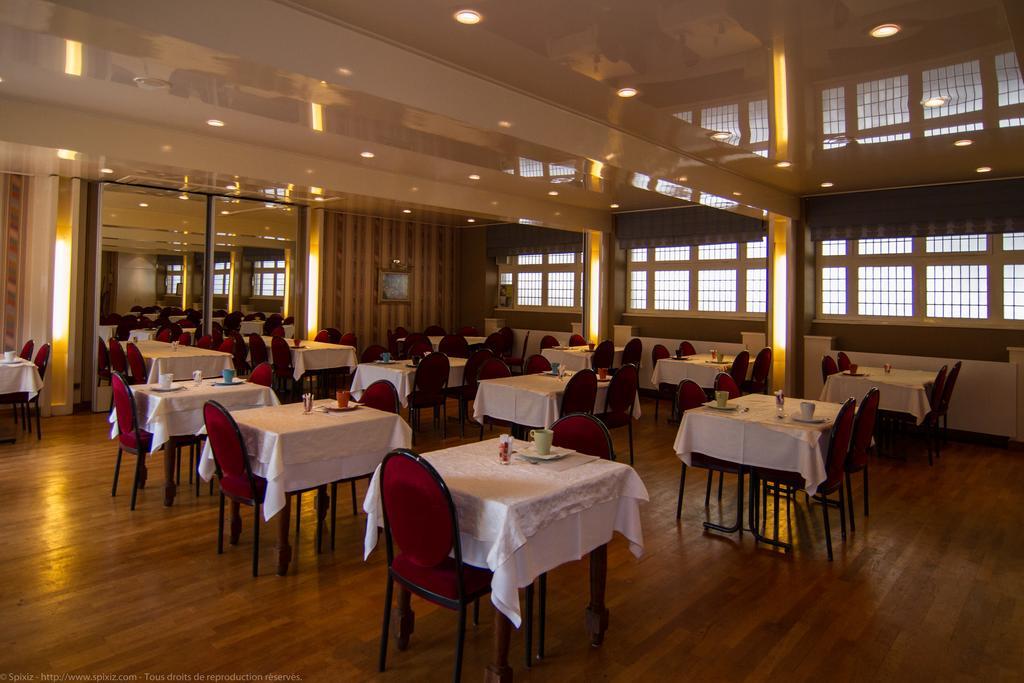 Logis Hotel Du Chateau Combourg Eksteriør billede