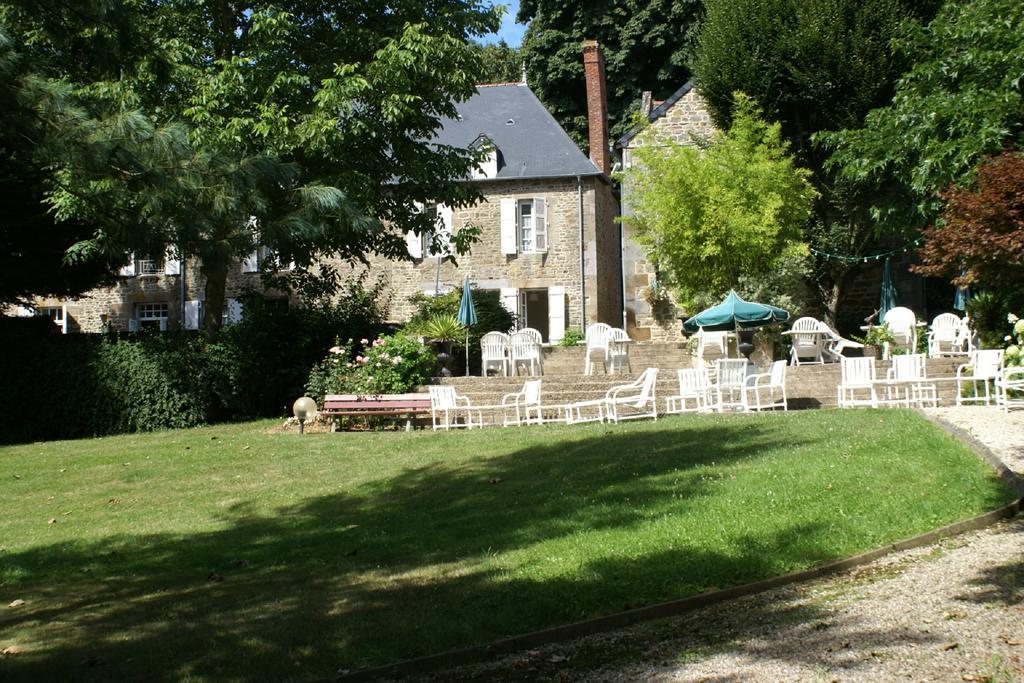 Logis Hotel Du Chateau Combourg Eksteriør billede