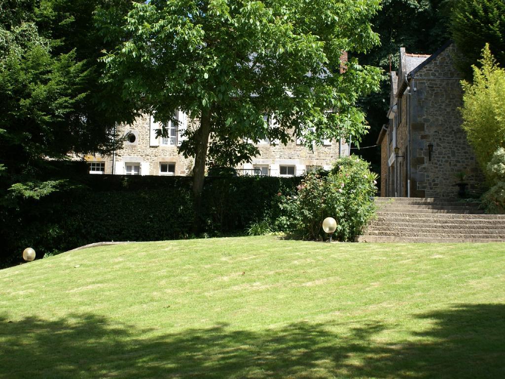 Logis Hotel Du Chateau Combourg Eksteriør billede