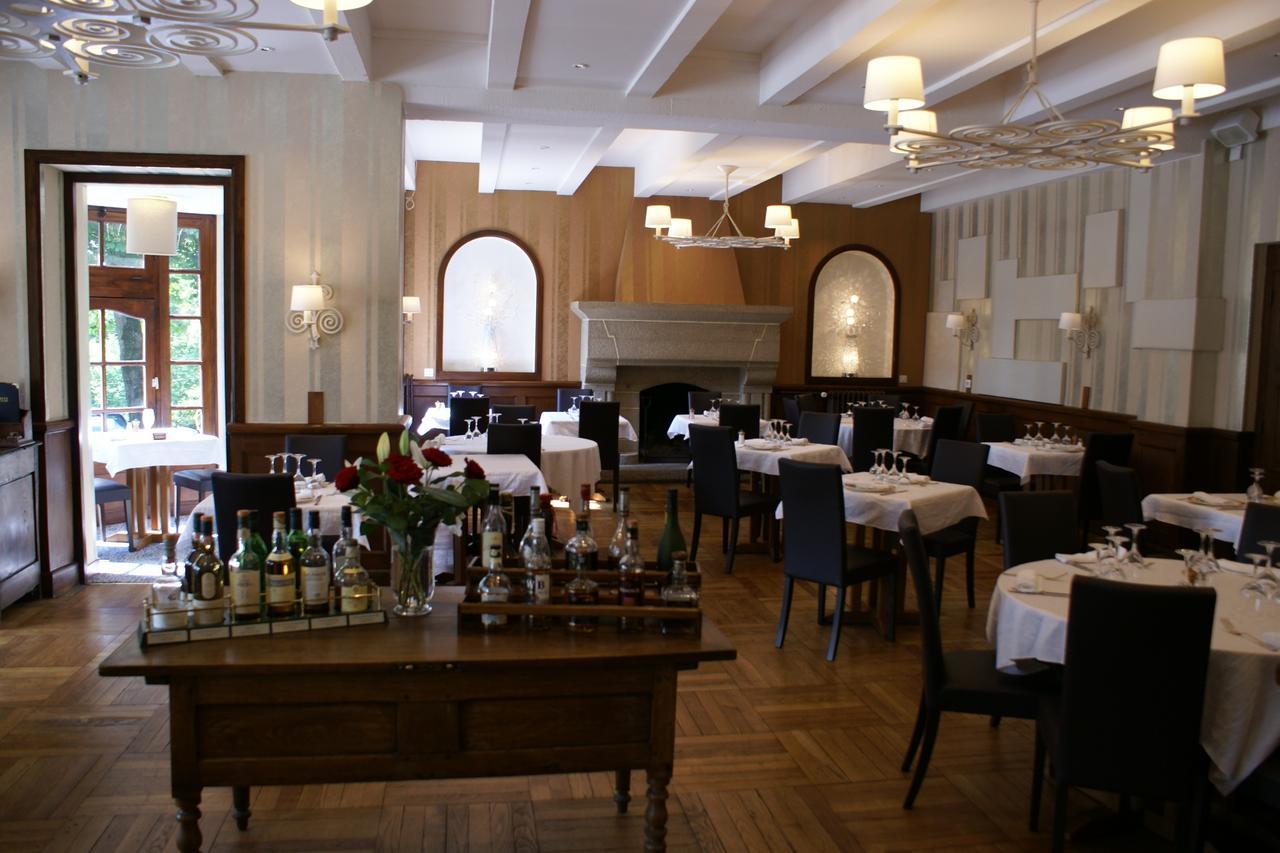 Logis Hotel Du Chateau Combourg Eksteriør billede