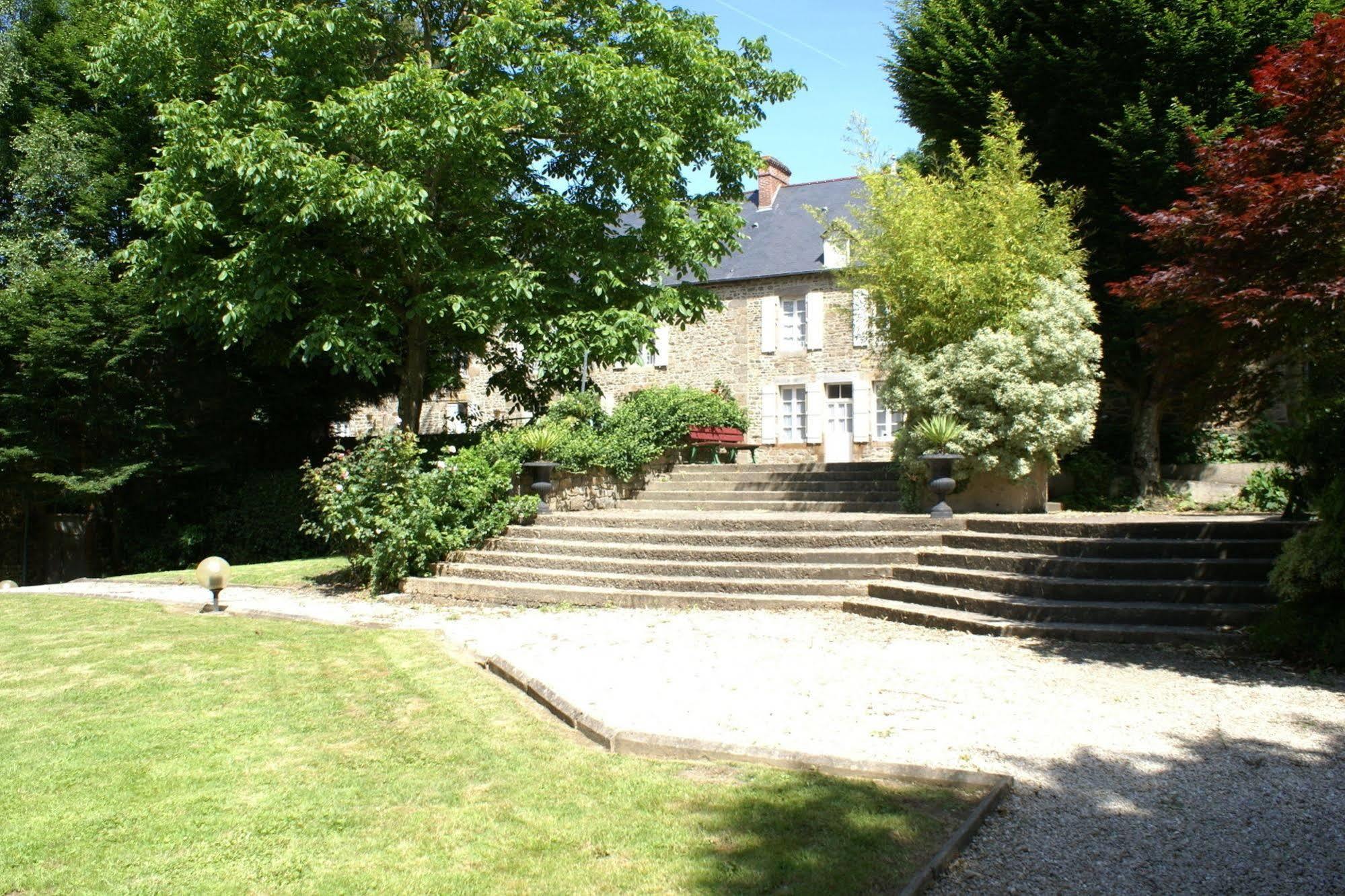 Logis Hotel Du Chateau Combourg Eksteriør billede