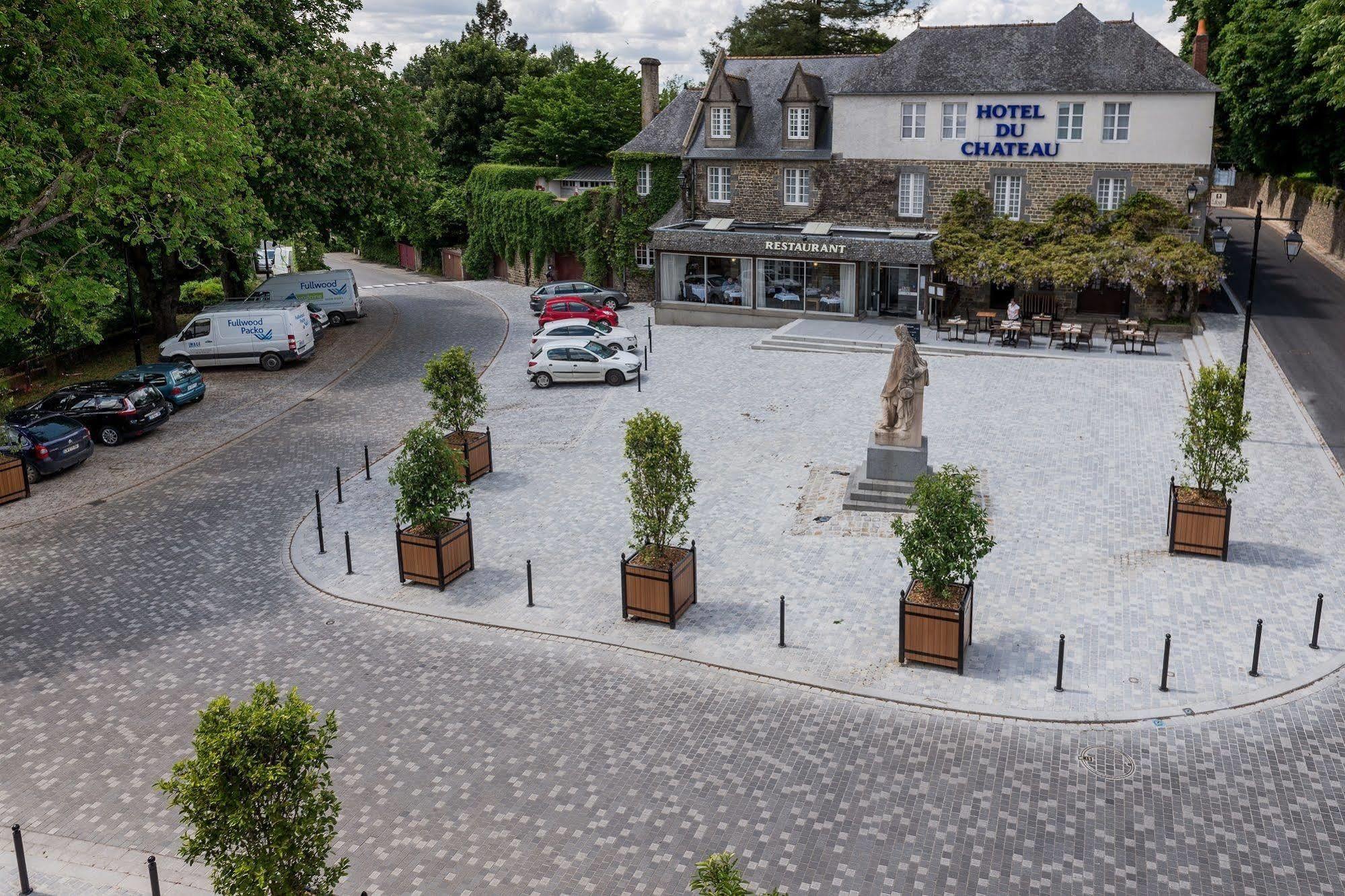 Logis Hotel Du Chateau Combourg Eksteriør billede